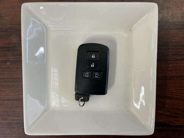 ヴォクシーＺＳ　煌III　ワンオーナー　ナビ　後席モニター　ドラレコワンオーナー　ナビＴＶ　後席モニター　ドラレコ　ＥＴＣ　バックカメラ　両側電動スライドドア　クルーズコントロール　Ｂｌｕｅｔｏｏｔｈ　前後コーナーセンサー　１６インチ純正アルミホイール　ダブルエアコン（京都府）の中古車