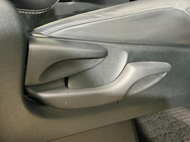 ヴォクシーＺＳ　煌III　ワンオーナー　ナビ　後席モニター　ドラレコワンオーナー　ナビＴＶ　後席モニター　ドラレコ　ＥＴＣ　バックカメラ　両側電動スライドドア　クルーズコントロール　Ｂｌｕｅｔｏｏｔｈ　前後コーナーセンサー　１６インチ純正アルミホイール　ダブルエアコン（京都府）の中古車