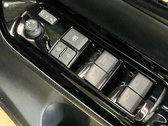 ヴォクシーＺＳ　煌III　ワンオーナー　ナビ　後席モニター　ドラレコワンオーナー　ナビＴＶ　後席モニター　ドラレコ　ＥＴＣ　バックカメラ　両側電動スライドドア　クルーズコントロール　Ｂｌｕｅｔｏｏｔｈ　前後コーナーセンサー　１６インチ純正アルミホイール　ダブルエアコン（京都府）の中古車