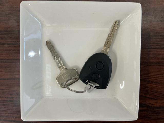 ハイゼットカーゴDX 4WD CVT ラジオデッキ 前後コーナーセンサー4WD CVT ラジオデッキ 前後コーナーセンサー キーレス オートマチックハイビーム スペアキー有り オートライト 衝突軽減ブレーキ ヘッドライトレベライザー 横滑り防止装置 アイドリングストップ(京都府)の中古車