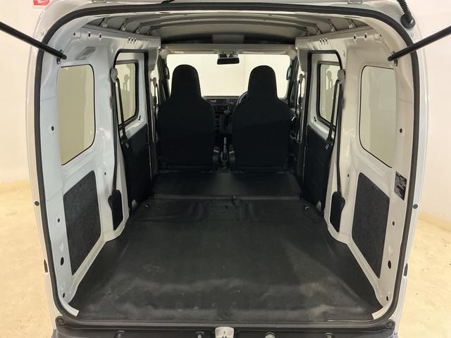 ハイゼットカーゴDX 4WD CVT ラジオデッキ 前後コーナーセンサー4WD CVT ラジオデッキ 前後コーナーセンサー キーレス オートマチックハイビーム スペアキー有り オートライト 衝突軽減ブレーキ ヘッドライトレベライザー 横滑り防止装置 アイドリングストップ(京都府)の中古車