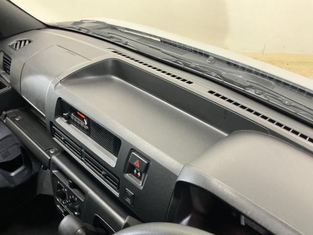 ハイゼットカーゴDX 4WD CVT ラジオデッキ 前後コーナーセンサー4WD CVT ラジオデッキ 前後コーナーセンサー キーレス オートマチックハイビーム スペアキー有り オートライト 衝突軽減ブレーキ ヘッドライトレベライザー 横滑り防止装置 アイドリングストップ(京都府)の中古車