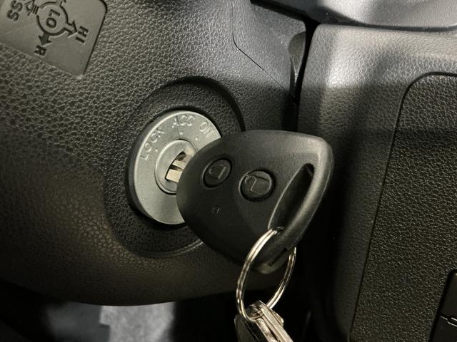 ミライースL SAIII ワンオーナー 前後コーナーセンサー キーレスワンオーナー 前後コーナーセンサー キーレスエントリー オートマチックハイビーム 横滑り防止装置 アイドリングストップ ヘッドライトレベライザー スペアキー有り 衝突軽減ブレーキ マニュアルエアコン(京都府)の中古車