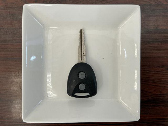 ミライースX CDオーディオ キーレスエントリー 14インチ純正アルミCDオーディオ キーレスエントリー 盗難防止装置 14インチ純正アルミホイール ドアバイザー アイドリングストップ ヘッドライトレべライザー マニュアルエアコン 電動格納ミラー アクセサリーソケット(京都府)の中古車