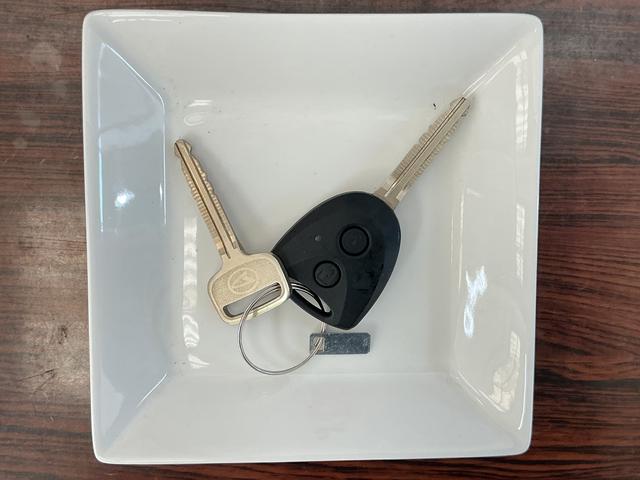 ハイゼットカーゴＤＸ　４ＷＤ　スマートアシスト　キーレスリモコン　ＣＶＴ４ＷＤ　スマートアシスト　キーレスリモコン　フロントパワーウインド　スチールホイール　両側リヤスライドドア　コーナーセンサー　マニュアルエアコン　カーペットマット　オートライト　アイドリングストップ（京都府）の中古車