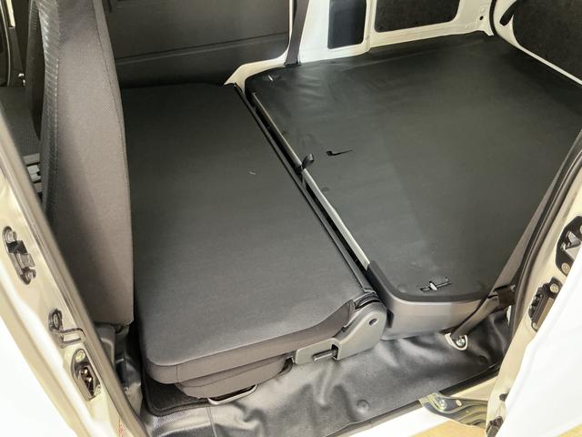 ハイゼットカーゴＤＸ　４ＷＤ　スマートアシスト　キーレスリモコン　ＣＶＴ４ＷＤ　スマートアシスト　キーレスリモコン　フロントパワーウインド　スチールホイール　両側リヤスライドドア　コーナーセンサー　マニュアルエアコン　カーペットマット　オートライト　アイドリングストップ（京都府）の中古車