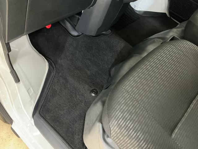 ハイゼットカーゴＤＸ　４ＷＤ　スマートアシスト　キーレスリモコン　ＣＶＴ４ＷＤ　スマートアシスト　キーレスリモコン　フロントパワーウインド　スチールホイール　両側リヤスライドドア　コーナーセンサー　マニュアルエアコン　カーペットマット　オートライト　アイドリングストップ（京都府）の中古車