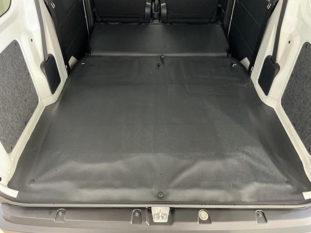 ハイゼットカーゴＤＸ　４ＷＤ　スマートアシスト　キーレスリモコン　ＣＶＴ４ＷＤ　スマートアシスト　キーレスリモコン　フロントパワーウインド　スチールホイール　両側リヤスライドドア　コーナーセンサー　マニュアルエアコン　カーペットマット　オートライト　アイドリングストップ（京都府）の中古車