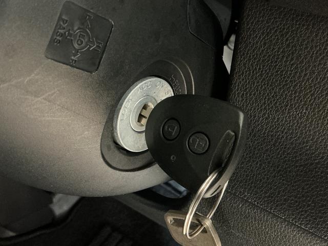 ハイゼットカーゴＤＸ　４ＷＤ　スマートアシスト　キーレスリモコン　ＣＶＴ４ＷＤ　スマートアシスト　キーレスリモコン　フロントパワーウインド　スチールホイール　両側リヤスライドドア　コーナーセンサー　マニュアルエアコン　カーペットマット　オートライト　アイドリングストップ（京都府）の中古車