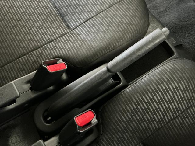 ハイゼットカーゴＤＸ　４ＷＤ　スマートアシスト　キーレスリモコン　ＣＶＴ４ＷＤ　スマートアシスト　キーレスリモコン　フロントパワーウインド　スチールホイール　両側リヤスライドドア　コーナーセンサー　マニュアルエアコン　カーペットマット　オートライト　アイドリングストップ（京都府）の中古車