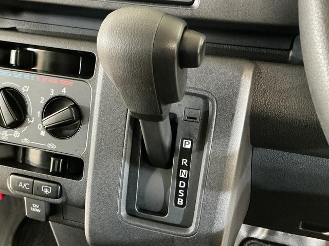 ハイゼットカーゴＤＸ　４ＷＤ　スマートアシスト　キーレスリモコン　ＣＶＴ４ＷＤ　スマートアシスト　キーレスリモコン　フロントパワーウインド　スチールホイール　両側リヤスライドドア　コーナーセンサー　マニュアルエアコン　カーペットマット　オートライト　アイドリングストップ（京都府）の中古車