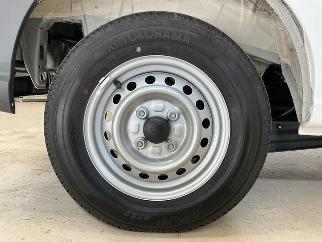 ハイゼットカーゴＤＸ　４ＷＤ　スマートアシスト　キーレスリモコン　ＣＶＴ４ＷＤ　スマートアシスト　キーレスリモコン　フロントパワーウインド　スチールホイール　両側リヤスライドドア　コーナーセンサー　マニュアルエアコン　カーペットマット　オートライト　アイドリングストップ（京都府）の中古車