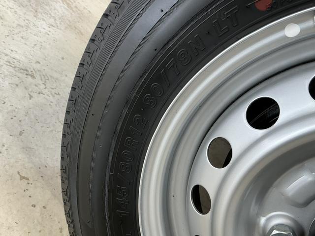 ハイゼットカーゴＤＸ　４ＷＤ　スマートアシスト　キーレスリモコン　ＣＶＴ４ＷＤ　スマートアシスト　キーレスリモコン　フロントパワーウインド　スチールホイール　両側リヤスライドドア　コーナーセンサー　マニュアルエアコン　カーペットマット　オートライト　アイドリングストップ（京都府）の中古車