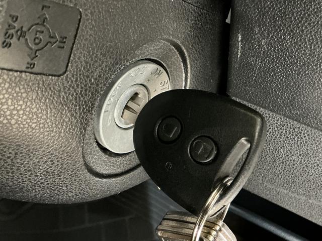 ハイゼットカーゴクルーズＳＡIII　ワンオーナー　ナビ　バックカメラワンオーナー　ナビ　バックカメラ　ドライブレコーダー　リアコーナーセンサー　オートマチックハイビーム　ＵＳＢチャージャー　Ｂｌｕｅｔｏｏｔｈ　ＤＶＤ再生　フルセグＴＶ　キーレスエントリー　ドアバイザー（京都府）の中古車