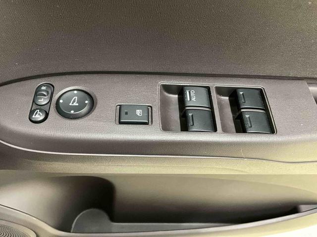 N−ONEスタンダード・L運転席 助手席エアバック ABS 衝突被害軽減システム 衝突安全ボディ オートライト LEDヘッドライト アイドリングストップ シートヒーター カーナビ ETC車載器 バックカメラ 前方ドラレコ(京都府)の中古車