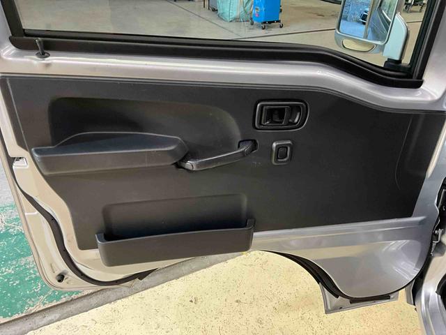 サンバートラックグランドキャブスマートアシスト CDチューナー ETCスマートアシスト 社外ドライブレコーダー CDチューナー キーレスリモコン LEDヘッドライト ETC スチールホイール マニュアルエアコン 荷台作業灯 ゲートプロテクターゴム パワーウインドウ(京都府)の中古車