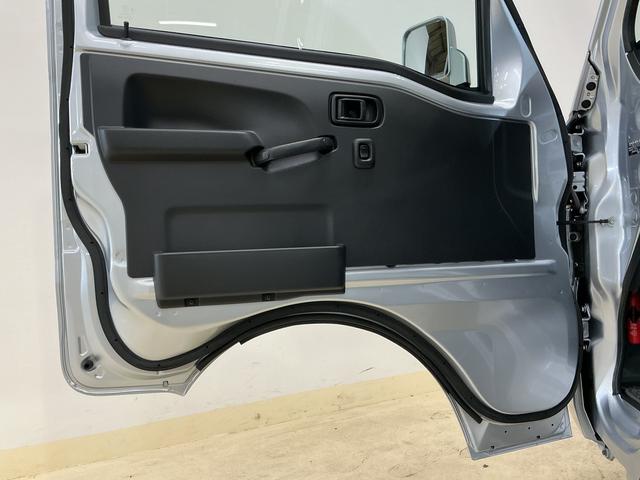 ハイゼットトラックジャンボＳＡIIIｔ　ワンオーナー　ＡＴ車　ＣＤオーディオワンオーナー　ＡＴ車　ＣＤオーディオ　３方開　荷台作業灯　ＬＥＤヘッドライト　ドアバイザー　横滑り防止装置　キーレスエントリー　盗難防止装置　アイドリングストップ　電動格納ミラー　オートライト（京都府）の中古車