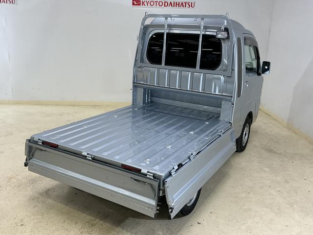 ハイゼットトラックジャンボＳＡIIIｔ　ワンオーナー　ＡＴ車　ＣＤオーディオワンオーナー　ＡＴ車　ＣＤオーディオ　３方開　荷台作業灯　ＬＥＤヘッドライト　ドアバイザー　横滑り防止装置　キーレスエントリー　盗難防止装置　アイドリングストップ　電動格納ミラー　オートライト（京都府）の中古車