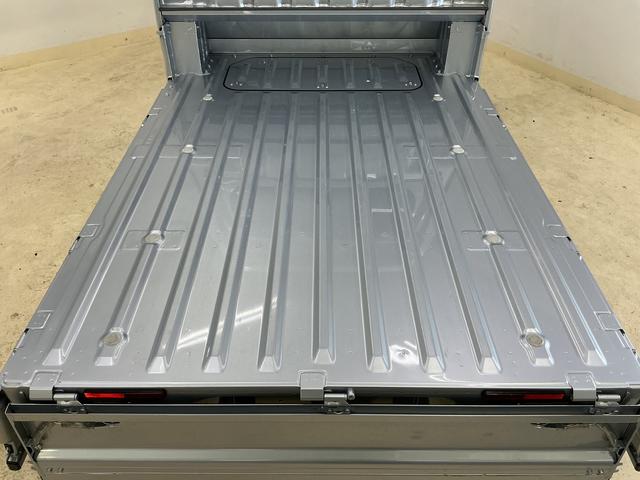 ハイゼットトラックジャンボＳＡIIIｔ　ワンオーナー　ＡＴ車　ＣＤオーディオワンオーナー　ＡＴ車　ＣＤオーディオ　３方開　荷台作業灯　ＬＥＤヘッドライト　ドアバイザー　横滑り防止装置　キーレスエントリー　盗難防止装置　アイドリングストップ　電動格納ミラー　オートライト（京都府）の中古車