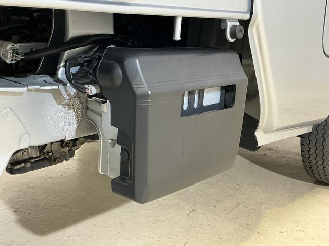 ハイゼットトラックジャンボＳＡIIIｔ　ワンオーナー　ＡＴ車　ＣＤオーディオワンオーナー　ＡＴ車　ＣＤオーディオ　３方開　荷台作業灯　ＬＥＤヘッドライト　ドアバイザー　横滑り防止装置　キーレスエントリー　盗難防止装置　アイドリングストップ　電動格納ミラー　オートライト（京都府）の中古車