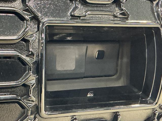 パッソモーダ　Ｓ　ワンオーナー　ナビ　バックカメラ　ツートンワンオーナー　ナビ　バックカメラ　Ｂｌｕｅｔｏｏｔｈ　ツートンカラー／ルーフ黒　衝突軽減ブレーキ　ＬＥＤヘッドライト　プッシュスタート　横滑り防止装置　スペアキー　アイドリングストップ　オートエアコン（京都府）の中古車