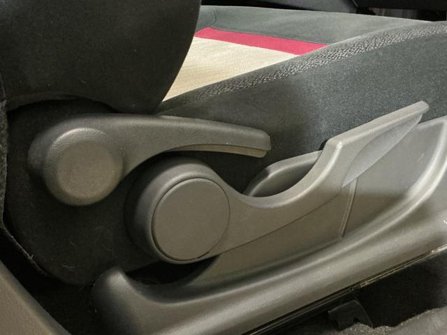 パッソモーダ　Ｓ　ワンオーナー　ナビ　バックカメラ　ツートンワンオーナー　ナビ　バックカメラ　Ｂｌｕｅｔｏｏｔｈ　ツートンカラー／ルーフ黒　衝突軽減ブレーキ　ＬＥＤヘッドライト　プッシュスタート　横滑り防止装置　スペアキー　アイドリングストップ　オートエアコン（京都府）の中古車