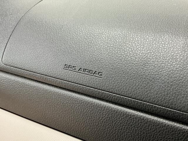 パッソモーダ　Ｓ　ワンオーナー　ナビ　バックカメラ　ツートンワンオーナー　ナビ　バックカメラ　Ｂｌｕｅｔｏｏｔｈ　ツートンカラー／ルーフ黒　衝突軽減ブレーキ　ＬＥＤヘッドライト　プッシュスタート　横滑り防止装置　スペアキー　アイドリングストップ　オートエアコン（京都府）の中古車