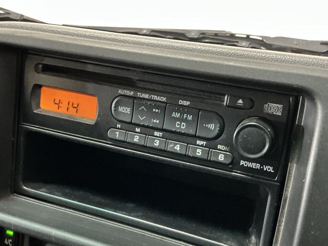 ハイゼットカーゴクルーズ　ワンオーナー　４ＷＤ　５速ＭＴ　ＣＤオーディオワンオーナー　４ＷＤ　５速ＭＴ　ＣＤオーディオ　ドアバイザー　スペアキー有り　ヘッドライトレべライザー　マニュアルエアコン　電動格納ドアミラー　シガーソケット　１２インチ社外アルミホイール（京都府）の中古車