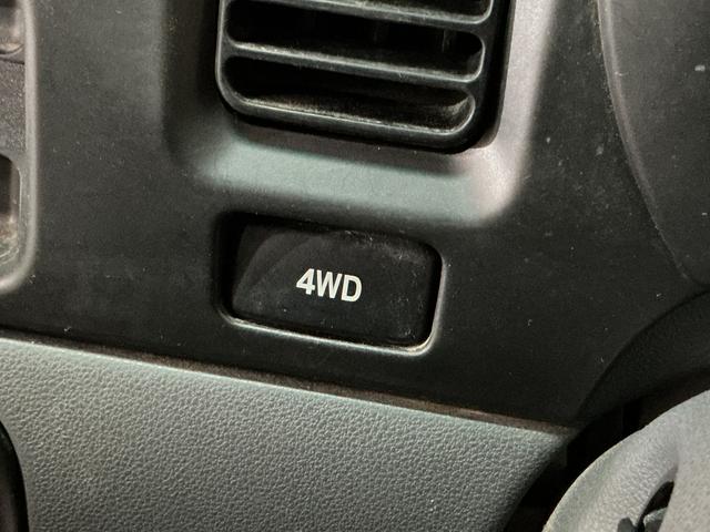 ハイゼットカーゴクルーズ　ワンオーナー　４ＷＤ　５速ＭＴ　ＣＤオーディオワンオーナー　４ＷＤ　５速ＭＴ　ＣＤオーディオ　ドアバイザー　スペアキー有り　ヘッドライトレべライザー　マニュアルエアコン　電動格納ドアミラー　シガーソケット　１２インチ社外アルミホイール（京都府）の中古車