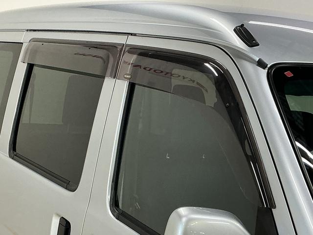 ハイゼットカーゴクルーズ　ワンオーナー　４ＷＤ　５速ＭＴ　ＣＤオーディオワンオーナー　４ＷＤ　５速ＭＴ　ＣＤオーディオ　ドアバイザー　スペアキー有り　ヘッドライトレべライザー　マニュアルエアコン　電動格納ドアミラー　シガーソケット　１２インチ社外アルミホイール（京都府）の中古車