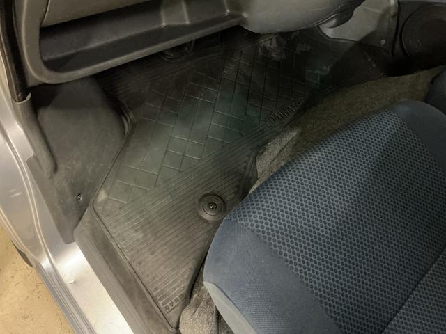 ハイゼットカーゴクルーズ　ワンオーナー　４ＷＤ　５速ＭＴ　ＣＤオーディオワンオーナー　４ＷＤ　５速ＭＴ　ＣＤオーディオ　ドアバイザー　スペアキー有り　ヘッドライトレべライザー　マニュアルエアコン　電動格納ドアミラー　シガーソケット　１２インチ社外アルミホイール（京都府）の中古車