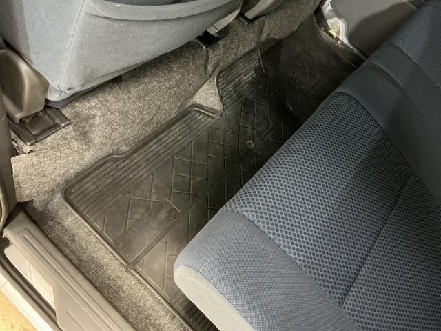 ハイゼットカーゴクルーズ　ワンオーナー　４ＷＤ　５速ＭＴ　ＣＤオーディオワンオーナー　４ＷＤ　５速ＭＴ　ＣＤオーディオ　ドアバイザー　スペアキー有り　ヘッドライトレべライザー　マニュアルエアコン　電動格納ドアミラー　シガーソケット　１２インチ社外アルミホイール（京都府）の中古車