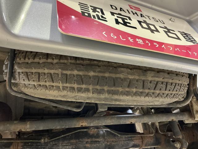 ハイゼットカーゴクルーズ　ワンオーナー　４ＷＤ　５速ＭＴ　ＣＤオーディオワンオーナー　４ＷＤ　５速ＭＴ　ＣＤオーディオ　ドアバイザー　スペアキー有り　ヘッドライトレべライザー　マニュアルエアコン　電動格納ドアミラー　シガーソケット　１２インチ社外アルミホイール（京都府）の中古車