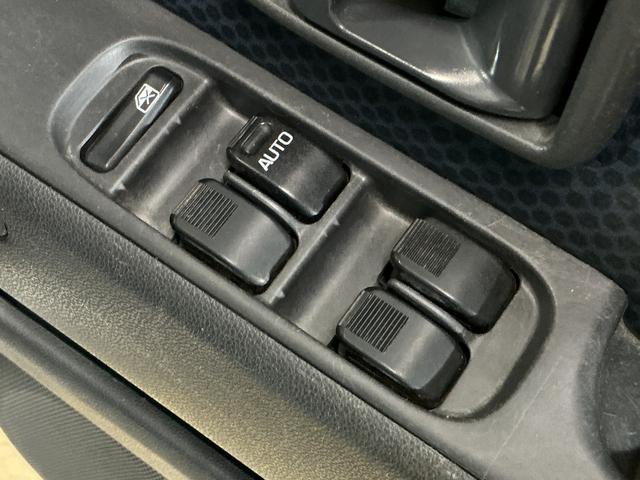 ハイゼットカーゴクルーズ　ワンオーナー　４ＷＤ　５速ＭＴ　ＣＤオーディオワンオーナー　４ＷＤ　５速ＭＴ　ＣＤオーディオ　ドアバイザー　スペアキー有り　ヘッドライトレべライザー　マニュアルエアコン　電動格納ドアミラー　シガーソケット　１２インチ社外アルミホイール（京都府）の中古車