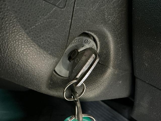 ハイゼットカーゴクルーズ　ワンオーナー　４ＷＤ　５速ＭＴ　ＣＤオーディオワンオーナー　４ＷＤ　５速ＭＴ　ＣＤオーディオ　ドアバイザー　スペアキー有り　ヘッドライトレべライザー　マニュアルエアコン　電動格納ドアミラー　シガーソケット　１２インチ社外アルミホイール（京都府）の中古車