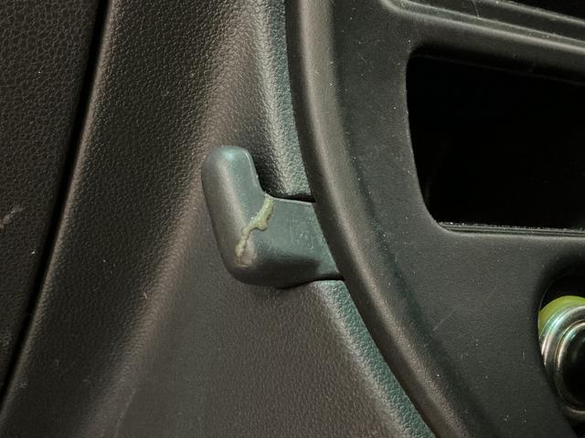 ハイゼットカーゴクルーズ　ワンオーナー　４ＷＤ　５速ＭＴ　ＣＤオーディオワンオーナー　４ＷＤ　５速ＭＴ　ＣＤオーディオ　ドアバイザー　スペアキー有り　ヘッドライトレべライザー　マニュアルエアコン　電動格納ドアミラー　シガーソケット　１２インチ社外アルミホイール（京都府）の中古車