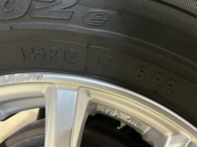 ハイゼットカーゴクルーズ　ワンオーナー　４ＷＤ　５速ＭＴ　ＣＤオーディオワンオーナー　４ＷＤ　５速ＭＴ　ＣＤオーディオ　ドアバイザー　スペアキー有り　ヘッドライトレべライザー　マニュアルエアコン　電動格納ドアミラー　シガーソケット　１２インチ社外アルミホイール（京都府）の中古車