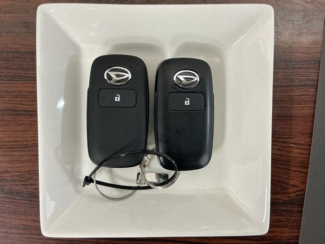 ロッキープレミアムG HEV ワンオーナー パノラマモニターワンオーナー 全周囲カメラ 前後コーナーセンサー 前席シートヒーター アダプティブクルーズコントロール 電子パーキング オートブレーキホールド オートマチックハイビーム 17インチ純正アルミホイール(京都府)の中古車