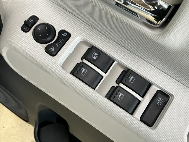 ムーヴキャンバスストライプスＧ　届出済み未使用車　両側電動スライドドア届出済み未使用車　バックカメラ　両側電動スライドドア　前席シートヒーター　前後コーナーセンサー　電子パーキング　オートブレーキホールド　オートマチックハイビーム　ホッとカップホルダー　ＵＳＢ（京都府）の中古車