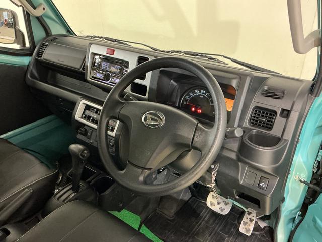 ハイゼットトラックジャンボＳＡIIIｔ　４ＷＤ　ＣＤオーディオ　４速オートマ車４ＷＤ　ＣＤオーディオ　４速オートマ車　リアコーナーセンサー　荷台作業灯　３方開　ＬＥＤヘッドライト　オートライト　ドアバイザー　フォグライト　キーレスエントリー　スペアキー有り　マニュアルエアコン（京都府）の中古車