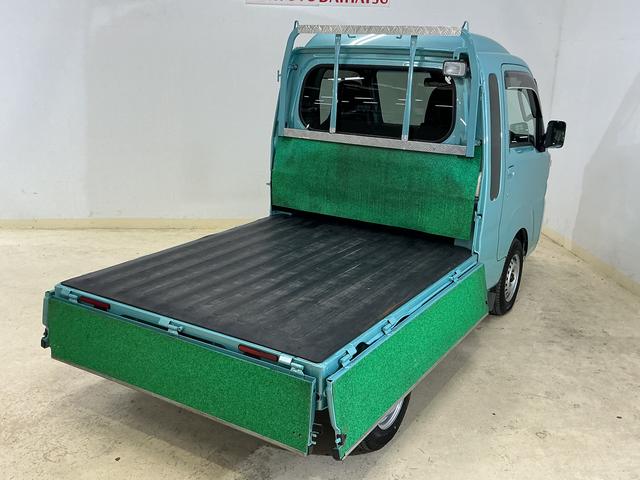 ハイゼットトラックジャンボＳＡIIIｔ　４ＷＤ　ＣＤオーディオ　４速オートマ車４ＷＤ　ＣＤオーディオ　４速オートマ車　リアコーナーセンサー　荷台作業灯　３方開　ＬＥＤヘッドライト　オートライト　ドアバイザー　フォグライト　キーレスエントリー　スペアキー有り　マニュアルエアコン（京都府）の中古車