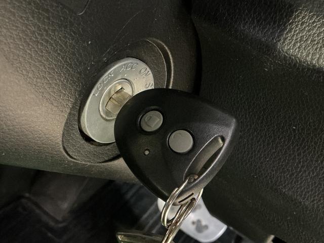 ハイゼットトラックジャンボＳＡIIIｔ　４ＷＤ　ＣＤオーディオ　４速オートマ車４ＷＤ　ＣＤオーディオ　４速オートマ車　リアコーナーセンサー　荷台作業灯　３方開　ＬＥＤヘッドライト　オートライト　ドアバイザー　フォグライト　キーレスエントリー　スペアキー有り　マニュアルエアコン（京都府）の中古車