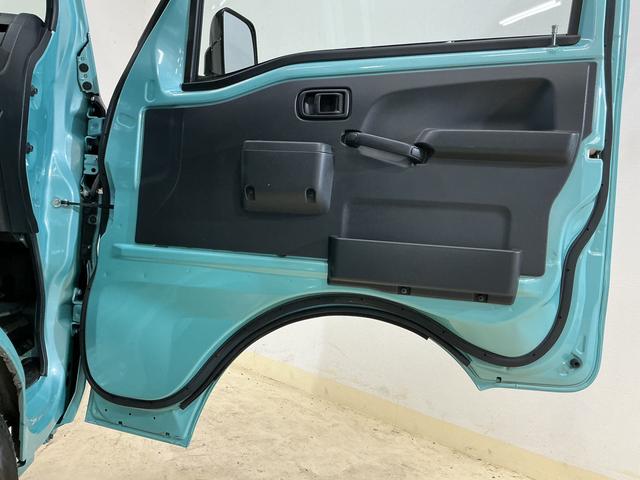 ハイゼットトラックジャンボＳＡIIIｔ　４ＷＤ　ＣＤオーディオ　４速オートマ車４ＷＤ　ＣＤオーディオ　４速オートマ車　リアコーナーセンサー　荷台作業灯　３方開　ＬＥＤヘッドライト　オートライト　ドアバイザー　フォグライト　キーレスエントリー　スペアキー有り　マニュアルエアコン（京都府）の中古車