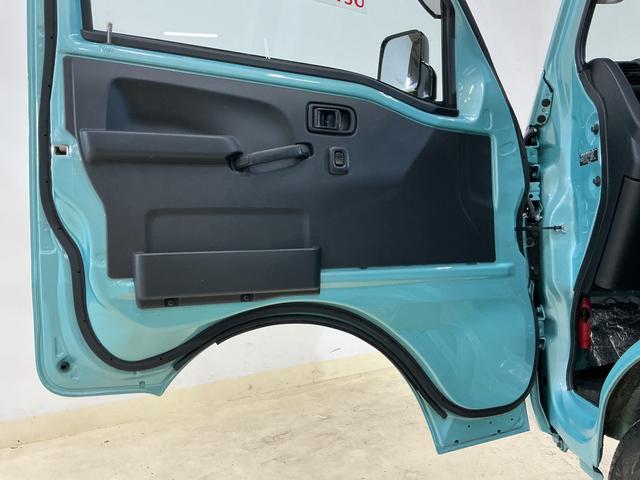 ハイゼットトラックジャンボＳＡIIIｔ　４ＷＤ　ＣＤオーディオ　４速オートマ車４ＷＤ　ＣＤオーディオ　４速オートマ車　リアコーナーセンサー　荷台作業灯　３方開　ＬＥＤヘッドライト　オートライト　ドアバイザー　フォグライト　キーレスエントリー　スペアキー有り　マニュアルエアコン（京都府）の中古車