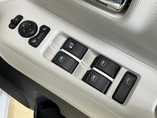 ムーヴキャンバスストライプスＧ　届出済み未使用車　４ＷＤ　バックカメラ届出済み未使用車　４ＷＤ　バックカメラ　両側電動スライドドア　前後コーナーセンサー　前席シートヒーター　電子パーキング　オートブレーキホールド　オートマチックハイビーム　ホッとカップホルダー　ＵＳＢ（京都府）の中古車