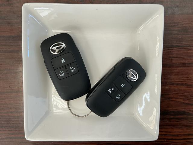 ムーヴキャンバスストライプスＧ　届出済み未使用車　４ＷＤ　バックカメラ届出済み未使用車　４ＷＤ　バックカメラ　両側電動スライドドア　前席シートヒーター　前後コーナーセンサー　ホッとカップホルダー　電子パーキング　オートブレーキホールド　オートマチックハイビーム　ＵＳＢ（京都府）の中古車