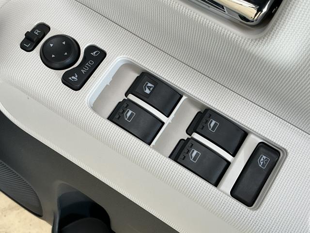 ムーヴキャンバスストライプスＧ　届出済み未使用車　４ＷＤ　バックカメラ届出済み未使用車　４ＷＤ　バックカメラ　両側電動スライドドア　前席シートヒーター　前後コーナーセンサー　ホッとカップホルダー　電子パーキング　オートブレーキホールド　オートマチックハイビーム　ＵＳＢ（京都府）の中古車