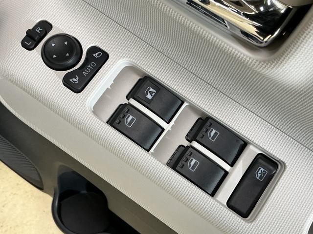 ムーヴキャンバスストライプスＧ　届出済未使用車　スマートアシスト届出済未使用車　スマートアシスト　バックカメラ　両側リヤパワースライドドア　プッシュボタンエンジンスタート　ＬＥＤヘッドライト　コーナーセンサー　オートエアコン　オートライト　シートヒーター　ＡＢＳ（京都府）の中古車