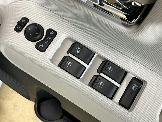 ムーヴキャンバスストライプスＧ　届出済未使用車　４ＷＤ　バックカメラ届出済未使用車　４ＷＤ　スマートアシスト　バックカメラ　ＬＥＤヘッドライト　プッシュボタンエンジンスタート　両側リヤパワースライドドア　コーナーセンサー　オートエアコン　オートライト　シートヒーター（京都府）の中古車