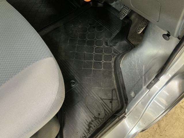 ハイゼットカーゴＤＸ　ワンオーナー　５速ＭＴ車　４ＷＤ　ＣＤオーディオワンオーナー　５速ＭＴ車　４ＷＤ　ＣＤオーディオ　ラバーマット　キーレスエントリー　ドアバイザー　マニュアルエアコン　ヘッドライトレべライザー　シガーソケット　スペアタイヤ（京都府）の中古車